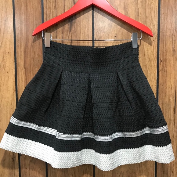 Y2K Black and Silver high Waisted Skater Skirt Women’s Size Large - Picture 3 of 11